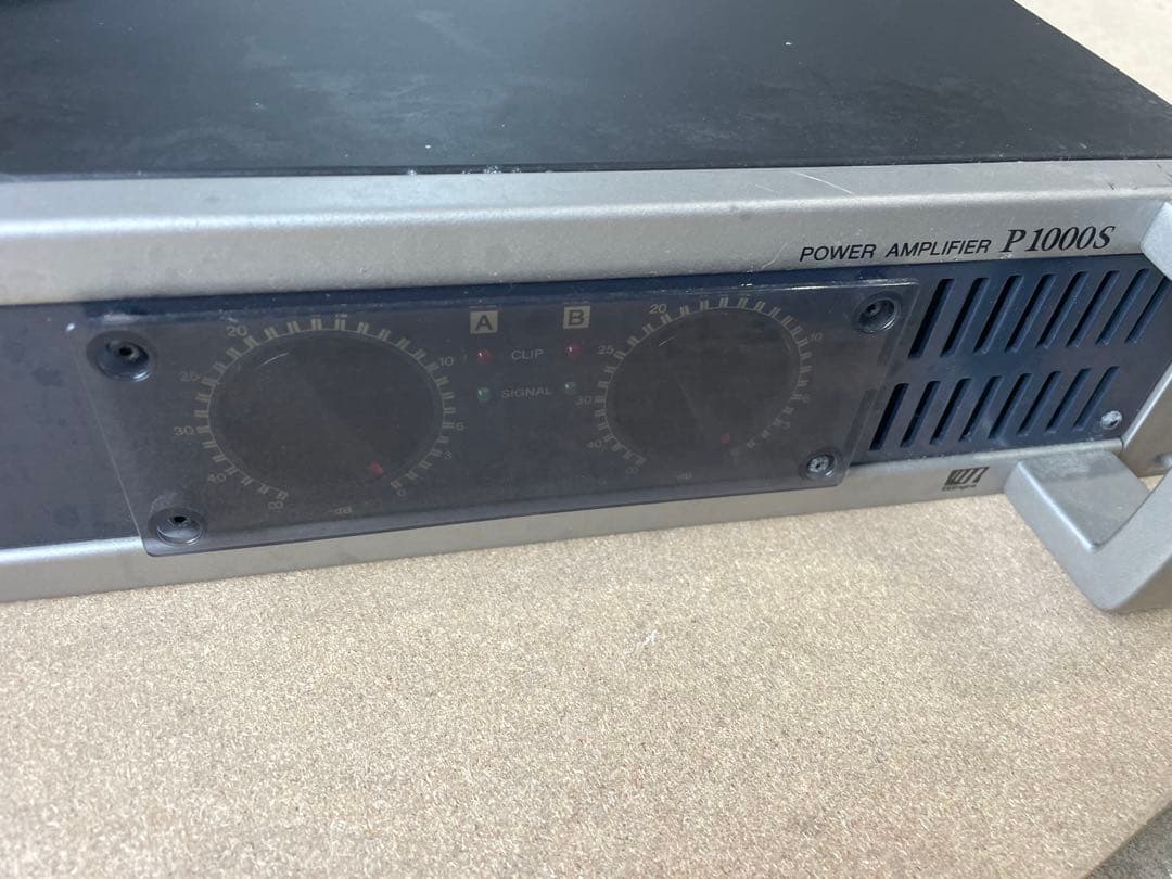 YAMAHA P1000S パワーアンプ