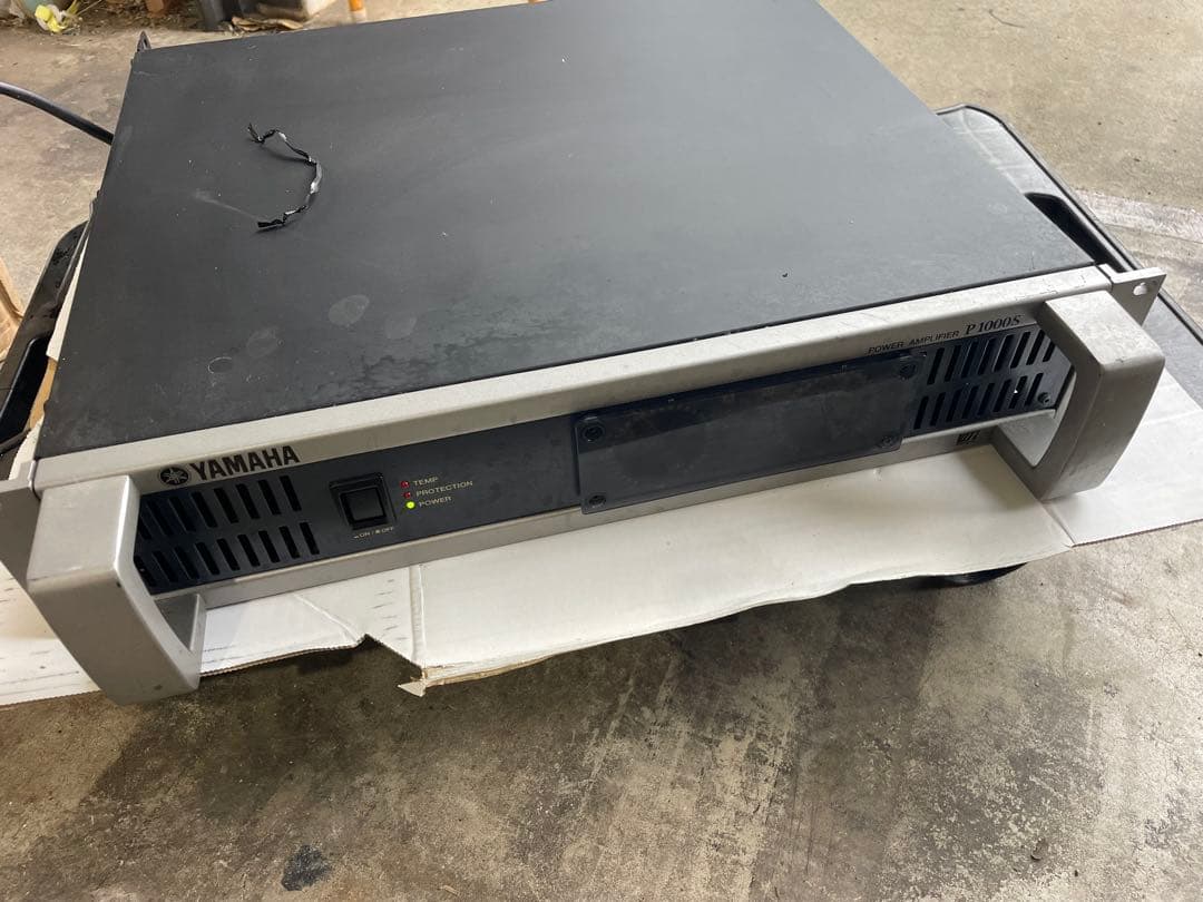YAMAHA P1000S パワーアンプ