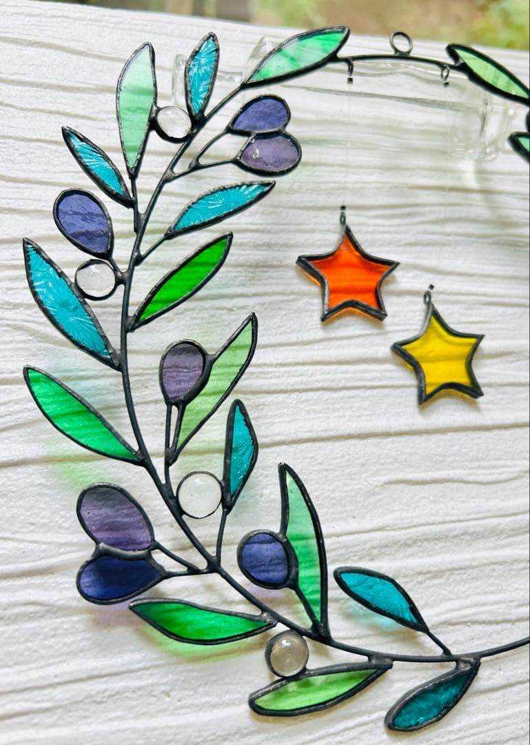 【ステンドグラス】惑星のサンキャッチャーとオリーブのリース