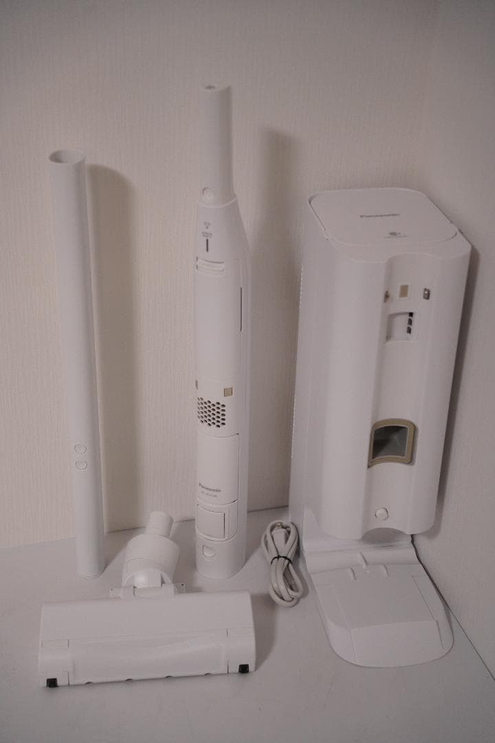 Panasonic セパレート型コードレススティック掃除機 MC-NS100K