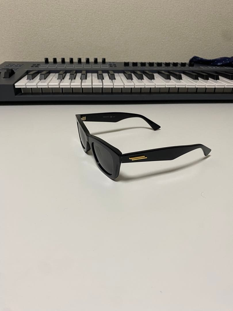 BOTTEGA VENETA ブラック サングラス