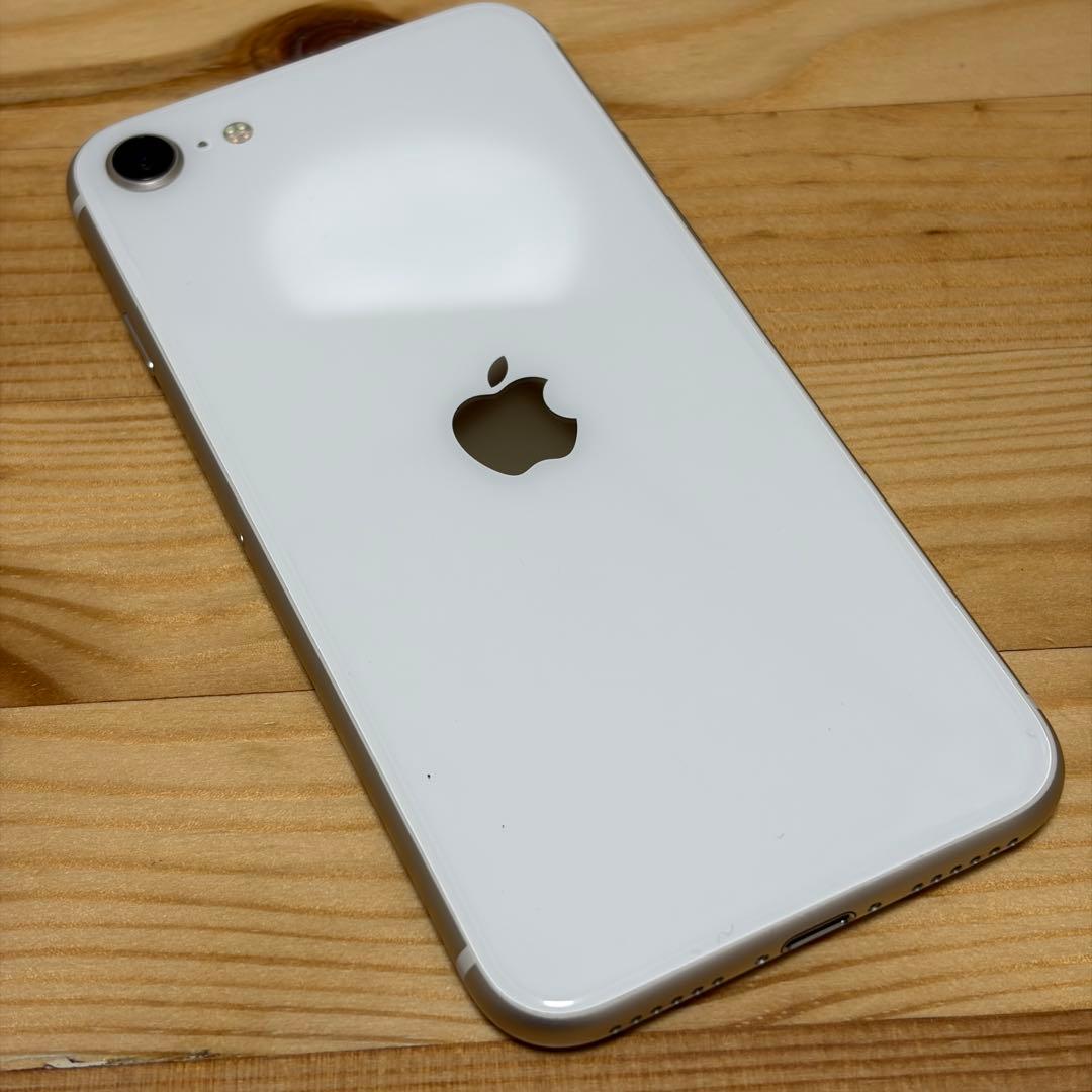 Q*e様 バッテリー新品　iPhoneSE第3世代64GB SIMフリー　美品