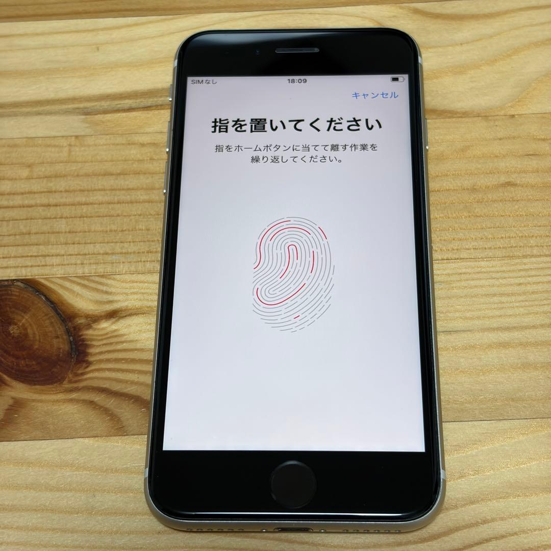 Q*e様 バッテリー新品　iPhoneSE第3世代64GB SIMフリー　美品