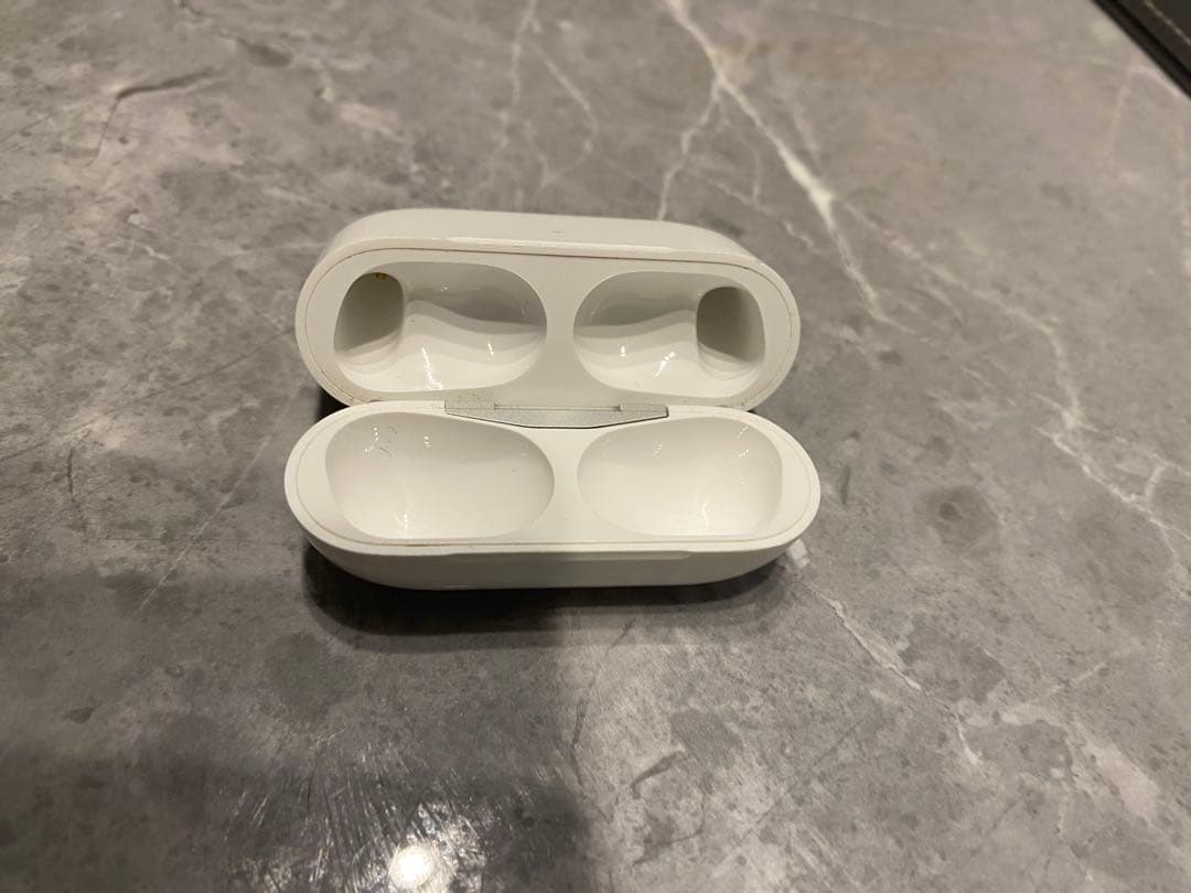 AirPods Pro 本体 充電ケース付き ホワイト 正規品