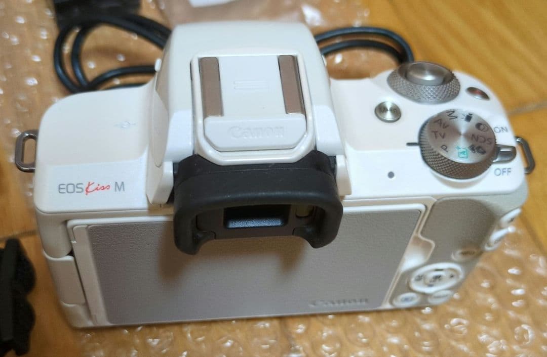 Canon EOS Kiss M ホワイト レンズ2本付き
