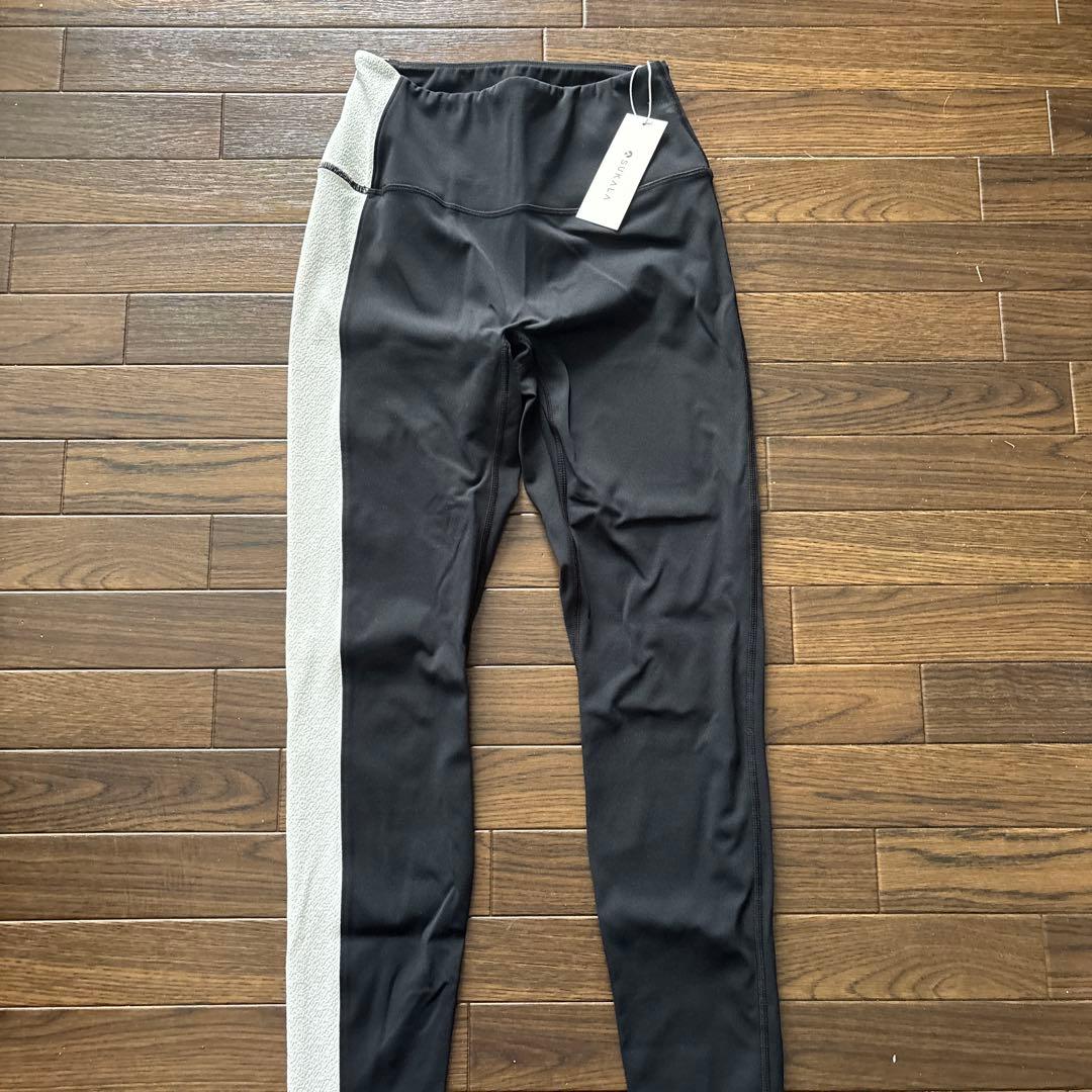 SUKALA バイカラーアシンメトリーレギンス　黒