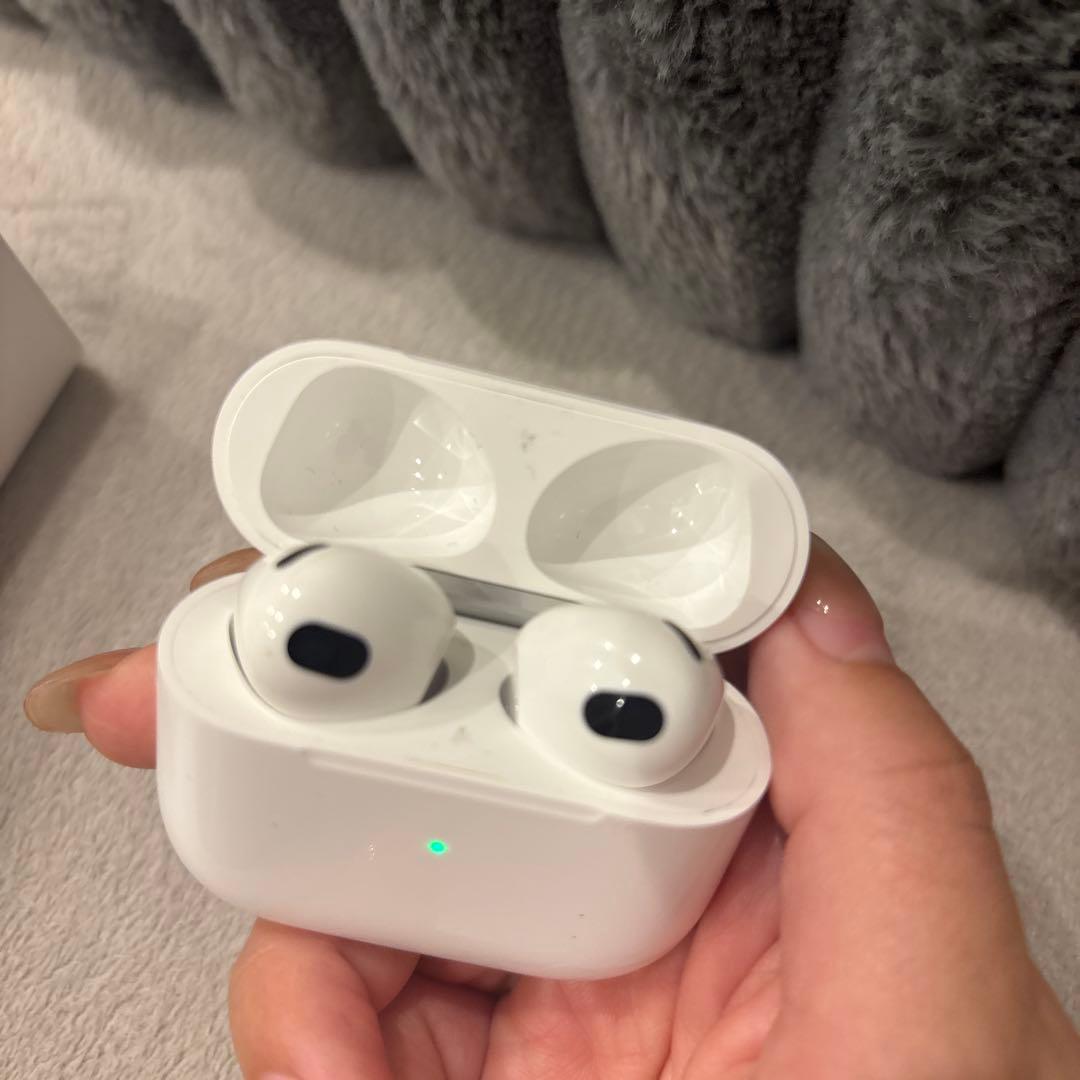 AirPods 第3世代 本体 ホワイト 充電ケース付き