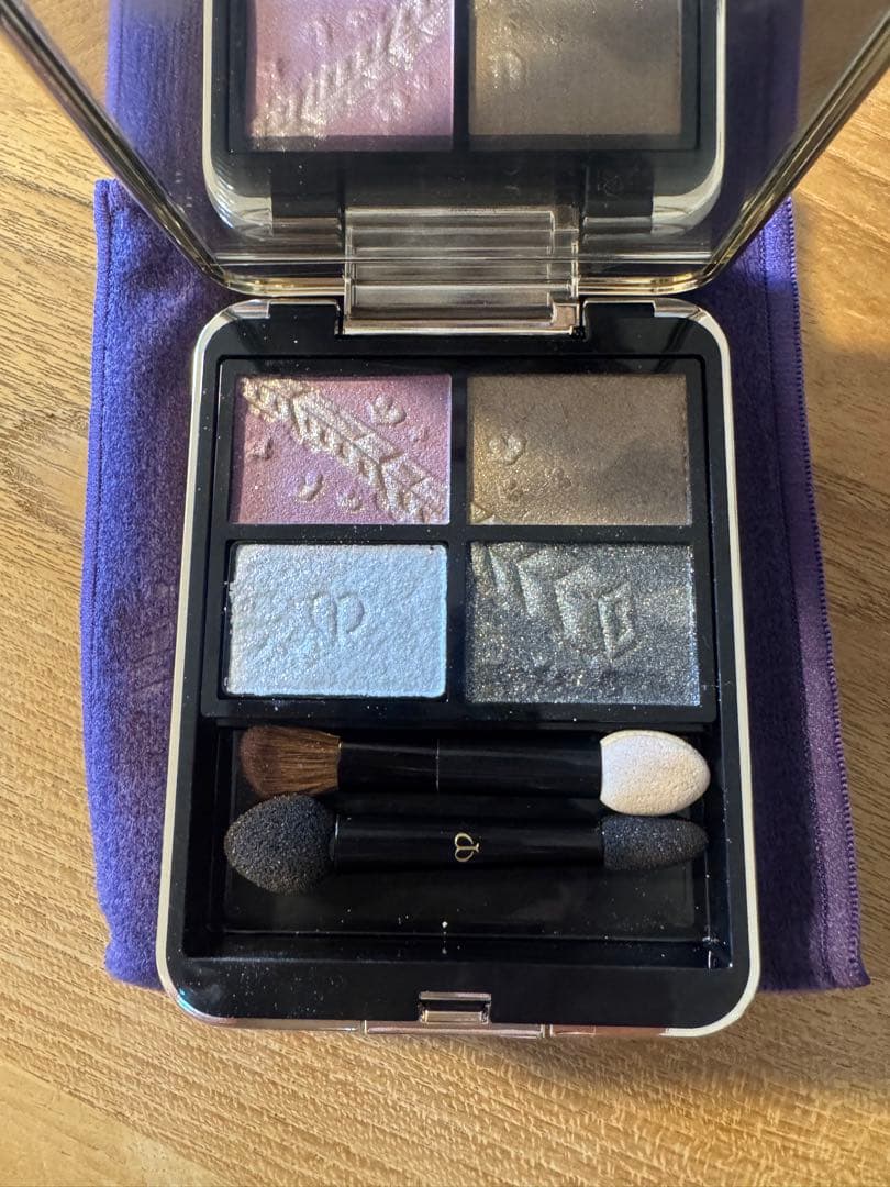 ほぼ未使用クレ・ド・ポー ボーテ オンブルクルールクアドリ #505 ポーチ付