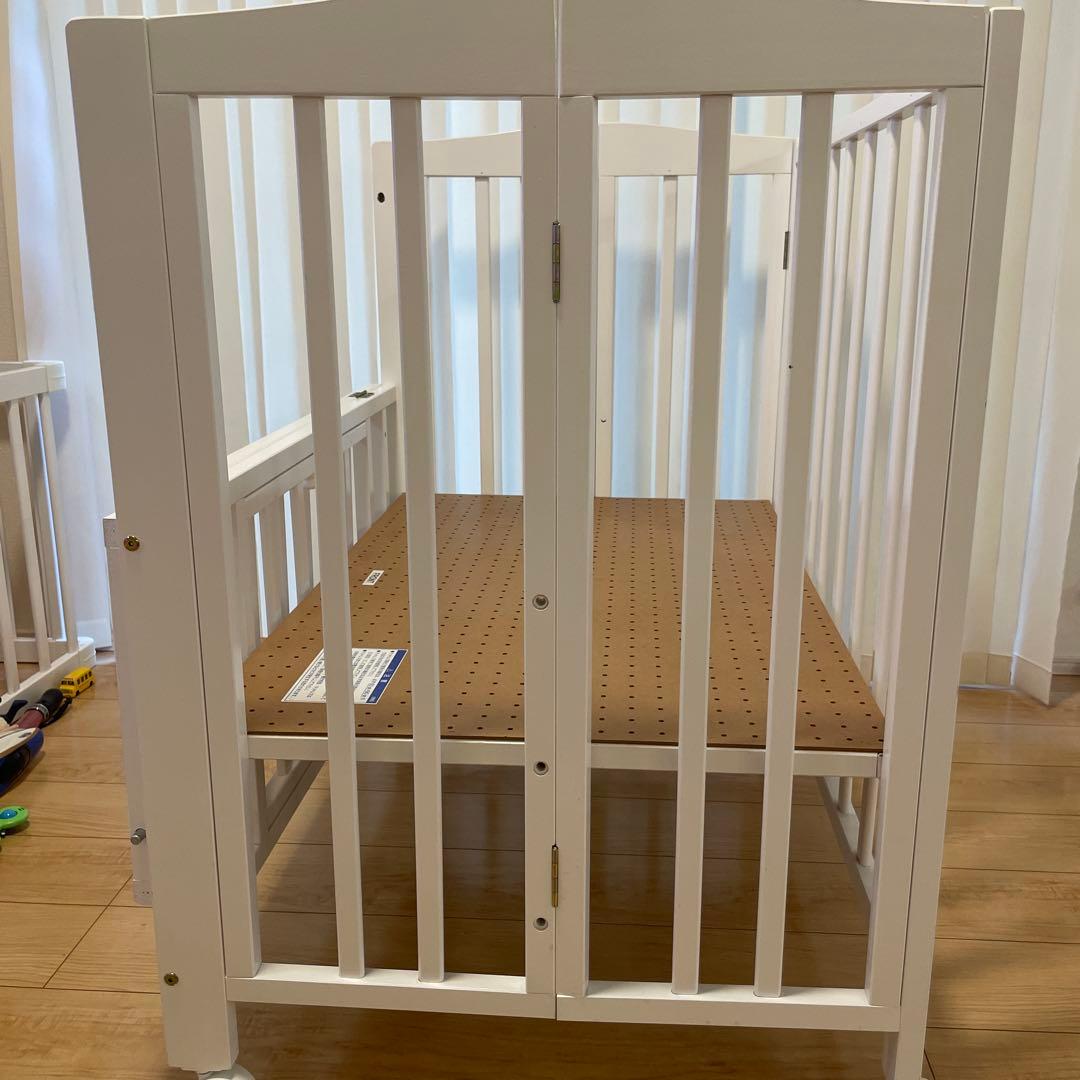 カトージ　ホワイト　ミニベビーベッド キャスター付き 60×90 品番02700