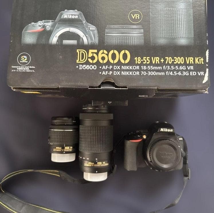 Nikon D5600 ダブルズームキット 動作品 箱付き