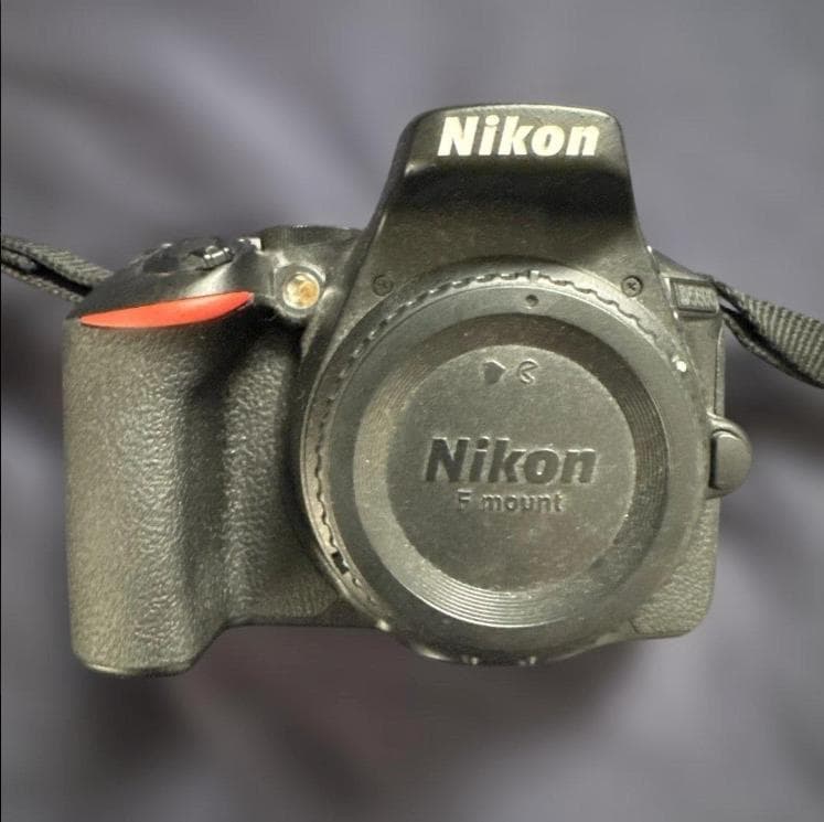 Nikon D5600 ダブルズームキット 動作品 箱付き