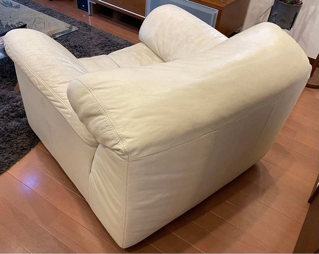 IDC大塚家具1人掛け総革張りソファ（送料12,000円込）