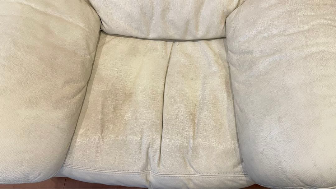 IDC大塚家具1人掛け総革張りソファ（送料12,000円込）