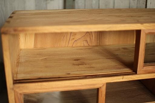 古い木枠のガラス戸棚　木製引き出し6杯