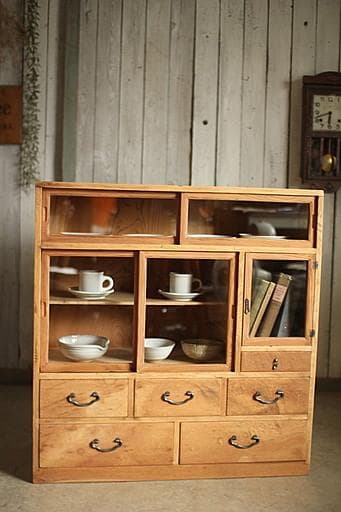 古い木枠のガラス戸棚　木製引き出し6杯