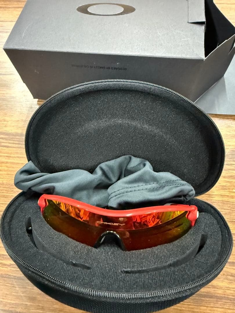 Oakley スポーツサングラス レッド