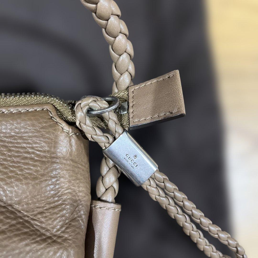 GUCCI インターロッキングブラウンレザー ショルダーバッグ