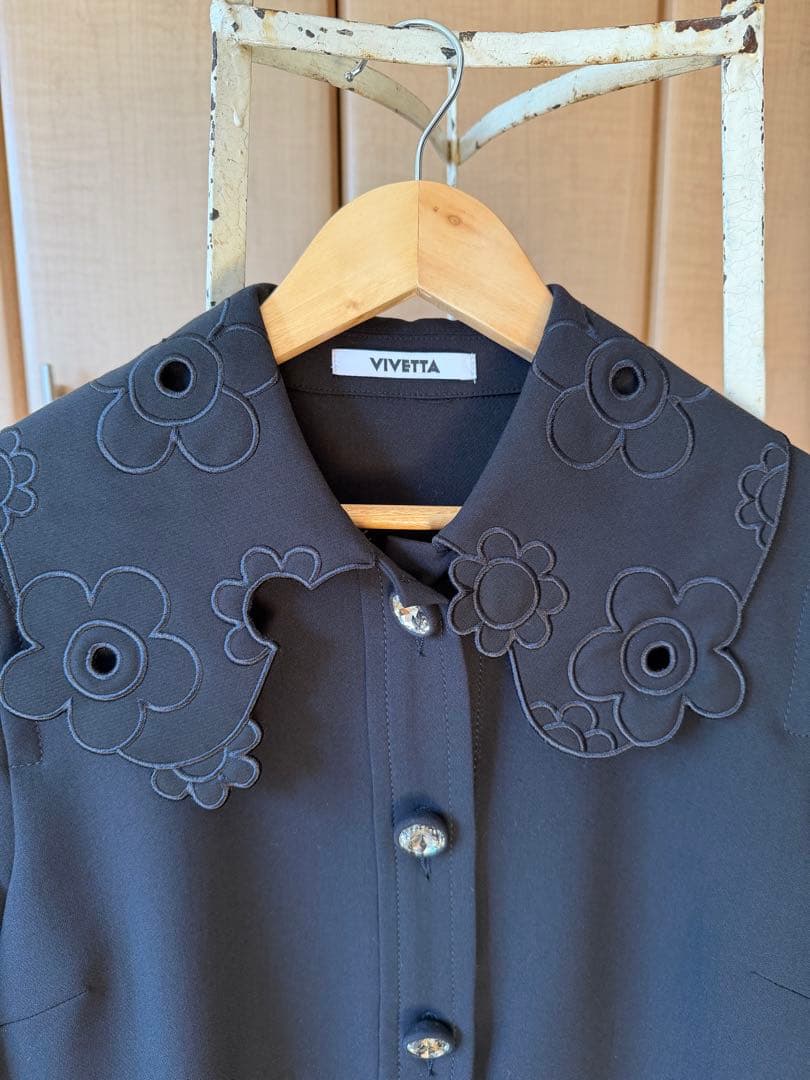 VIVETTA キラキラボタン ワンピース ブラック