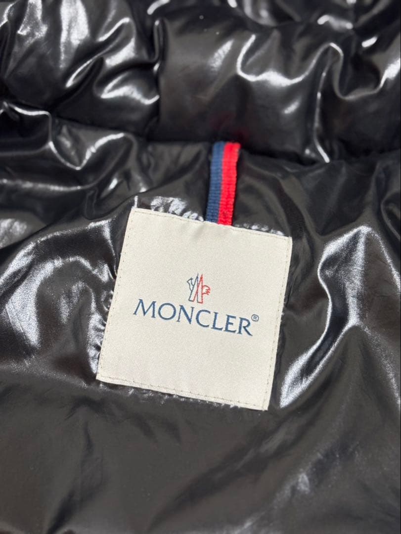 MONCLER badyブラック フード付きダウンジャケット 0
