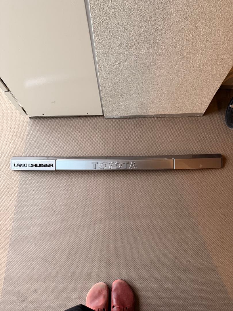 ランクル250純正バックドアガーニッシュ