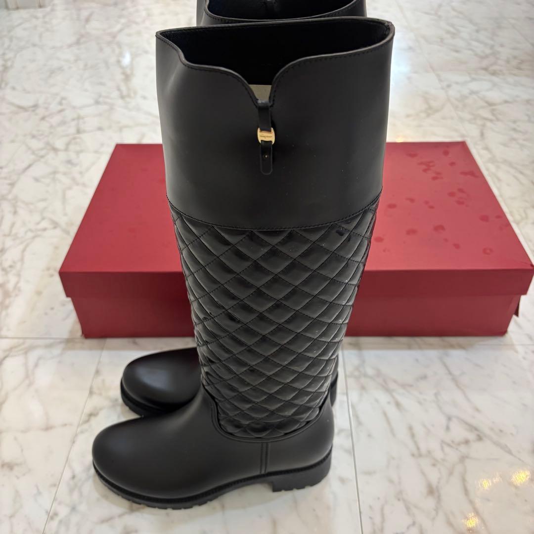新品未使用Salvatore Ferragamo ブラックロングブーツラバー長靴