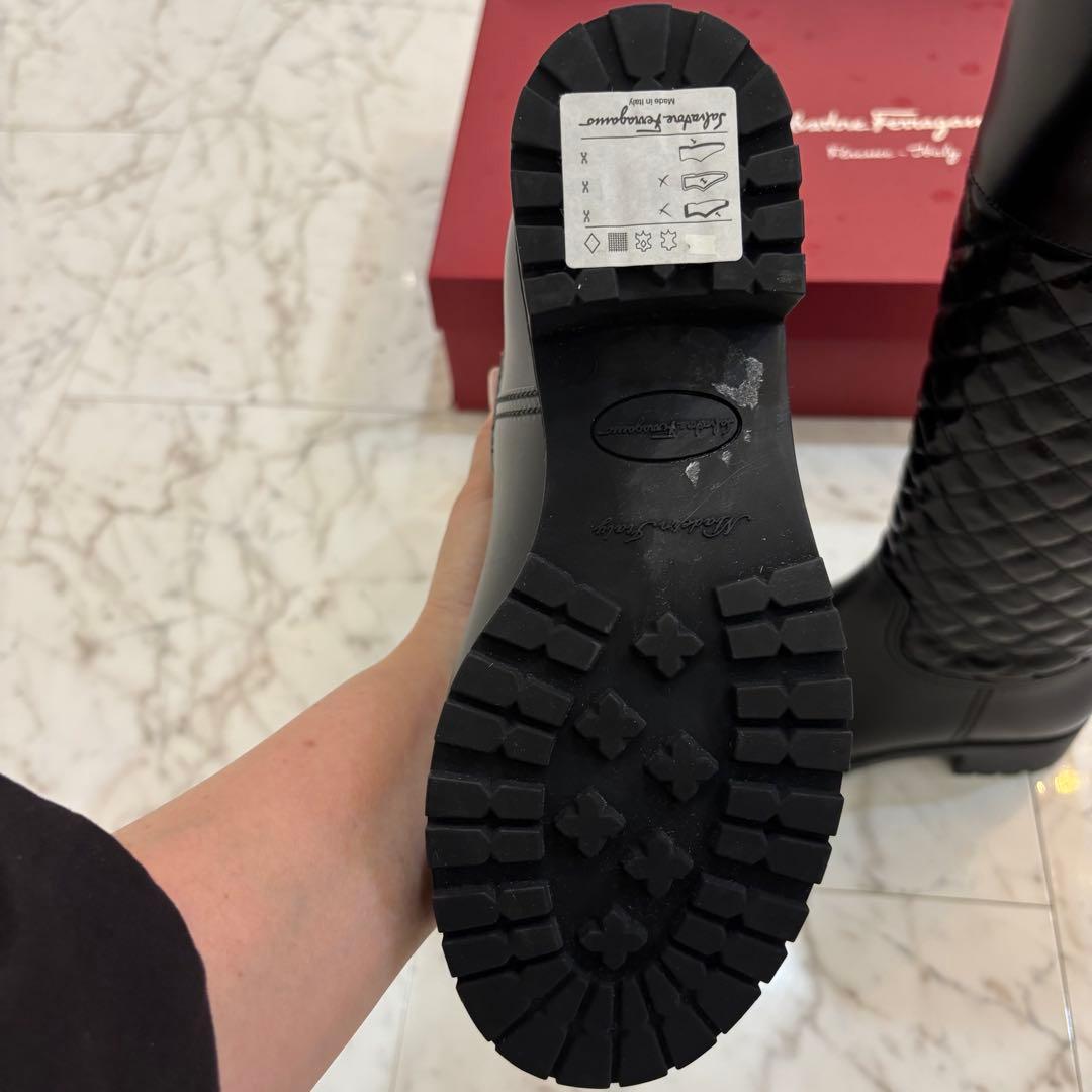新品未使用Salvatore Ferragamo ブラックロングブーツラバー長靴