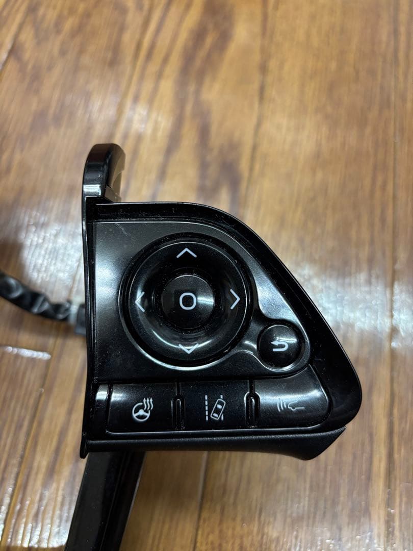 プリウス50 ステアリングスイッチ　ブラック