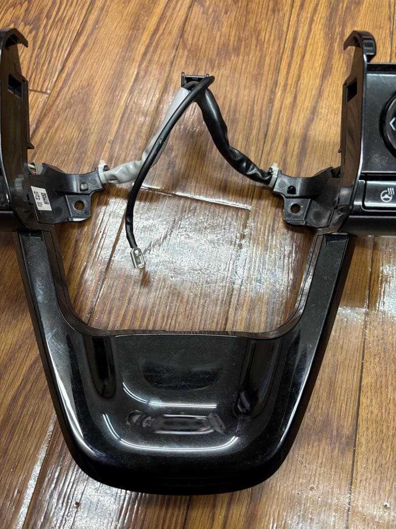 プリウス50 ステアリングスイッチ　ブラック