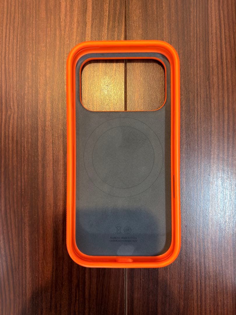 Beats iPhoneケース オレンジ