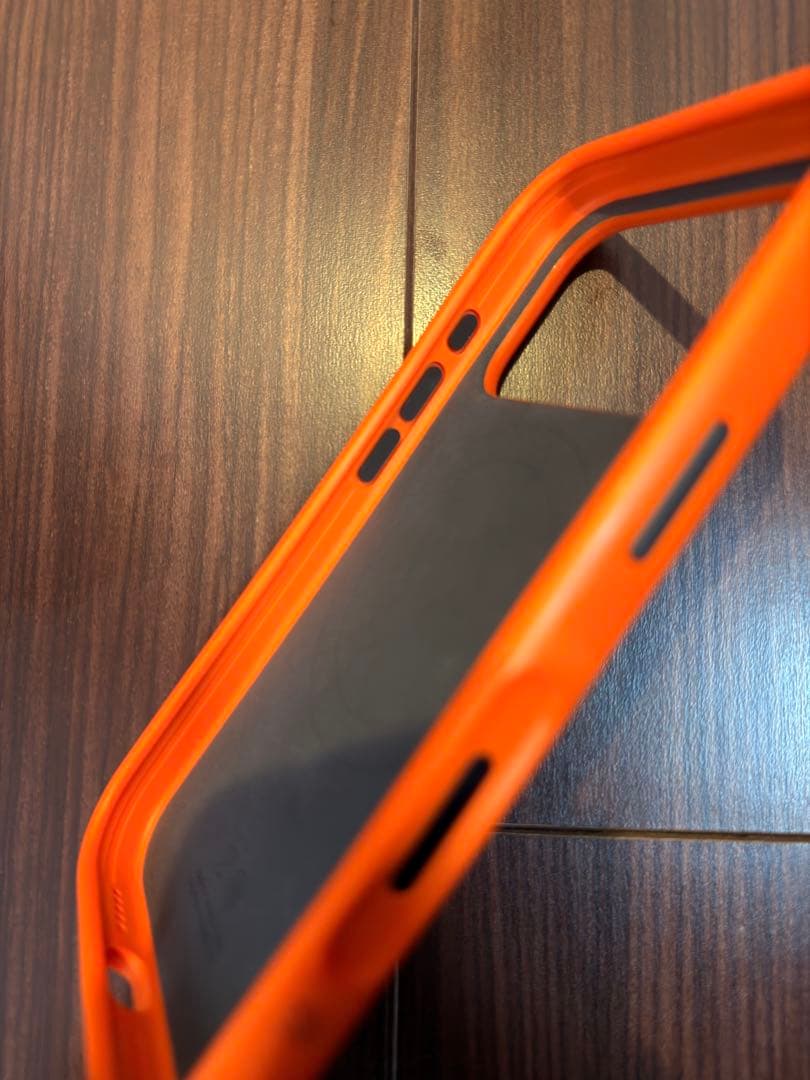 Beats iPhoneケース オレンジ