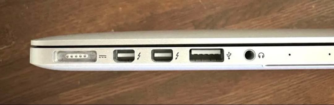 Apple MacBook Pro 2015年モデル　13インチ