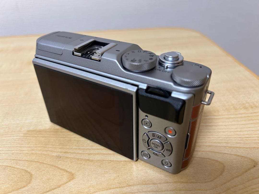 Fujifilm X-A5 ブラウン レンズキット(おまけ付き)