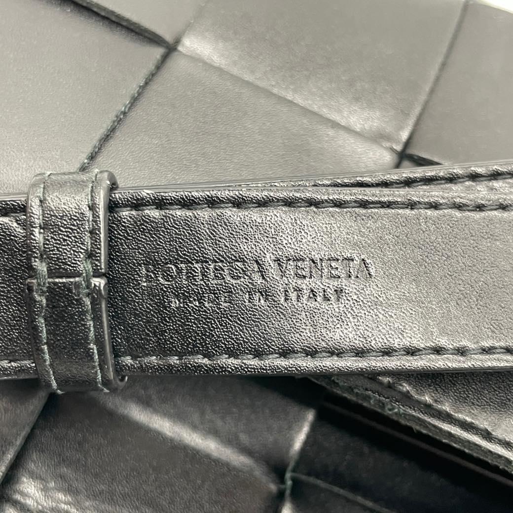 BOTTEGA VENETA イントレチャート バッグ ウエストバッグ カセット