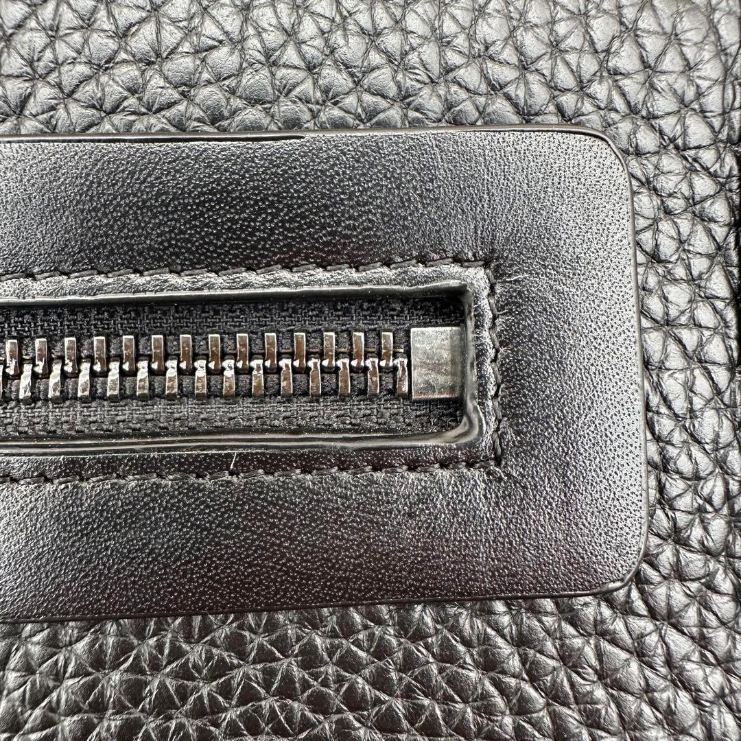 ✨極美品✨箱あり　ルブダン　セカンドバッグ　スタッズ　パネトーネ　シボ革　黒　赤