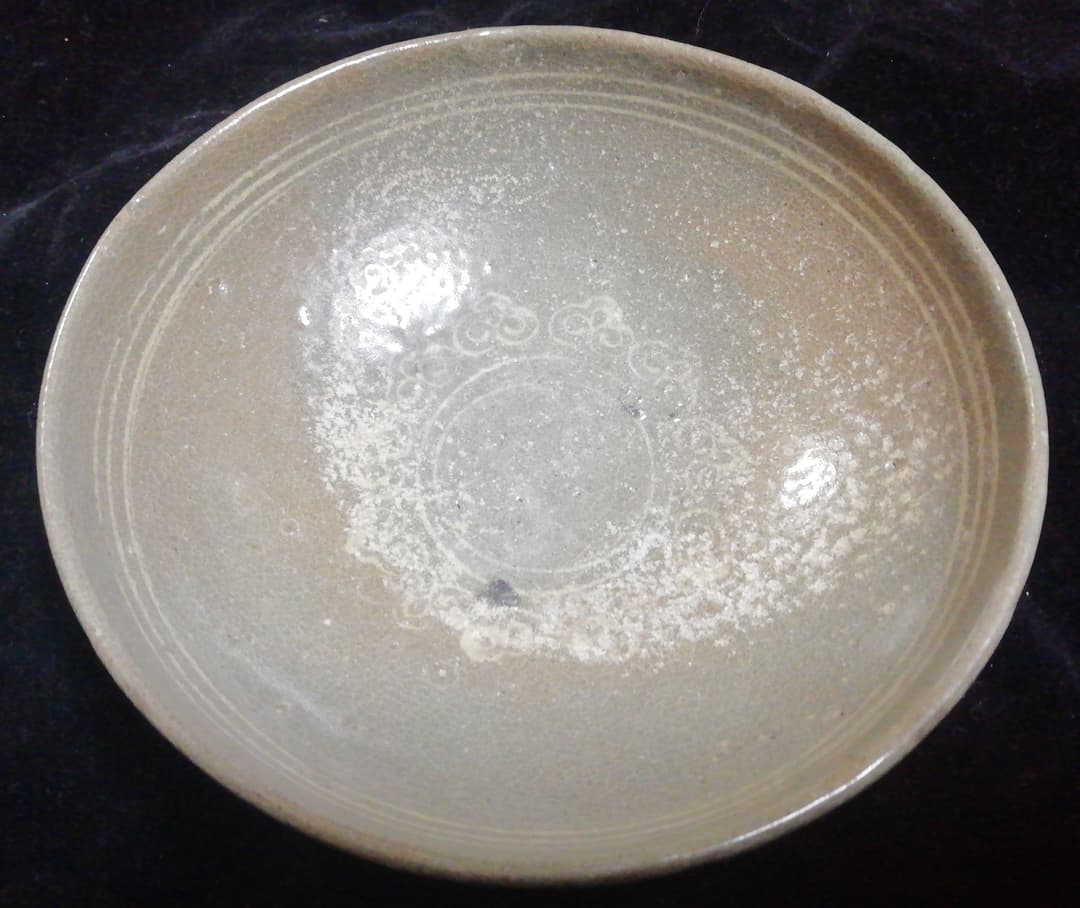 高麗青磁象嵌茶碗