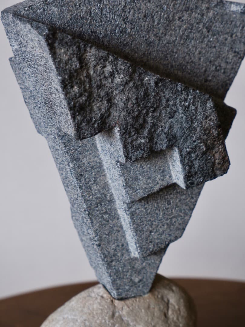 江藤佳央琉　石語り　児童美術研究家　石彫　オブジェ　置物　箱付　Q1864