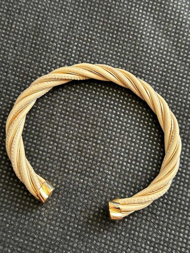 ボッテガヴェネタ AG925 レザー ツイスト バングル （ゴールドxベージュ）