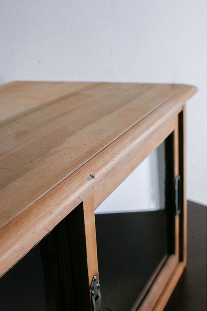 ショーケース　ガラス戸　無垢材　杉材　飾り棚　展示棚　古家具　古道具