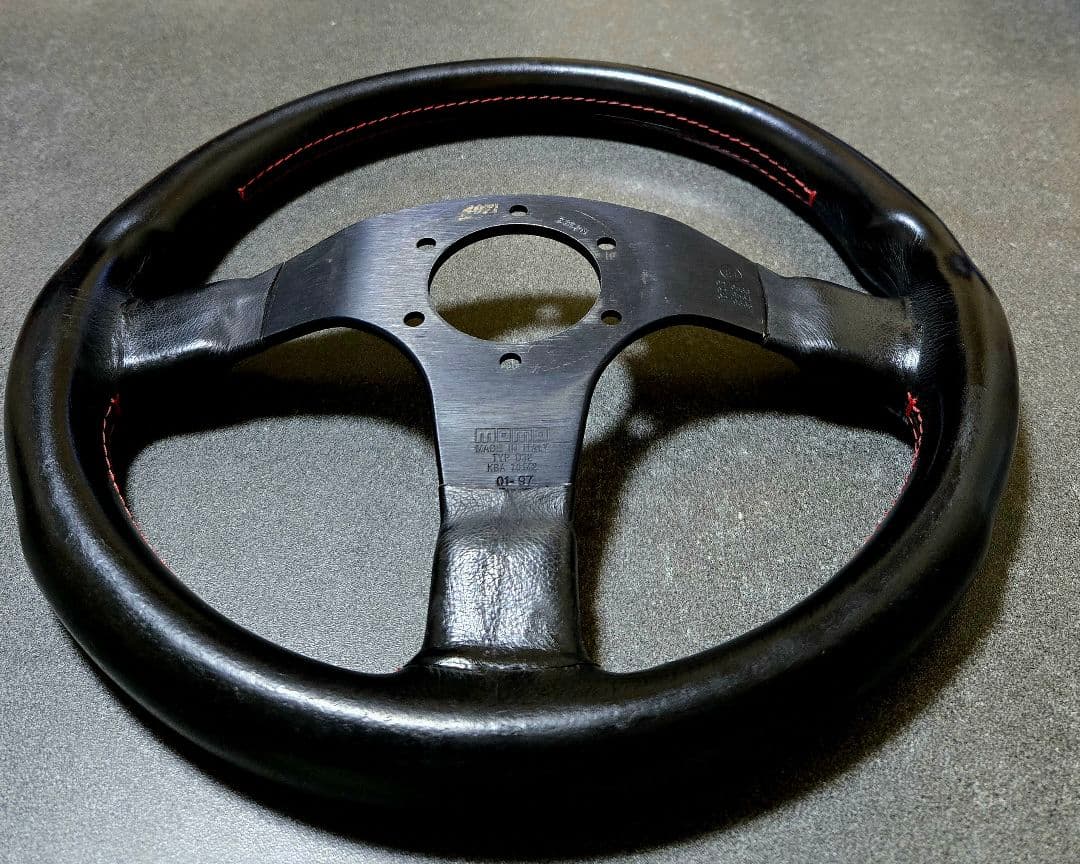 MOMO　モモ　CORSE　320mm　D32　ステアリング　中古品