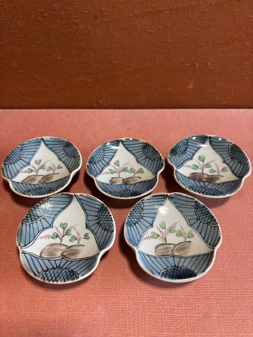 五代佐藤走波作六十六歳作色絵染付岩犬草文三ツ葉形高台皿五客揃　未使用　一点物