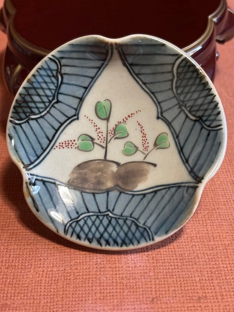 五代佐藤走波作六十六歳作色絵染付岩犬草文三ツ葉形高台皿五客揃　未使用　一点物