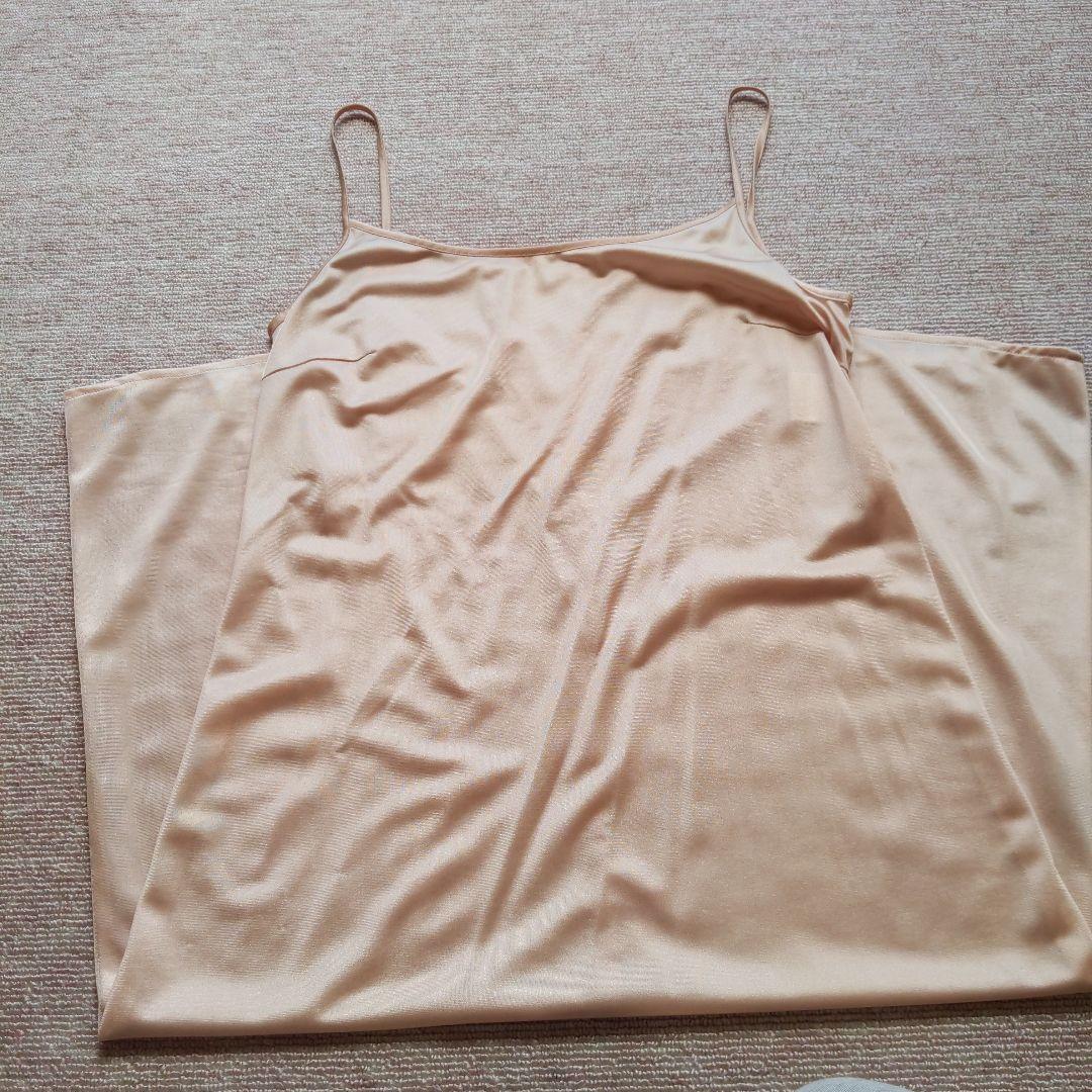 フリル付き長袖ワンピース