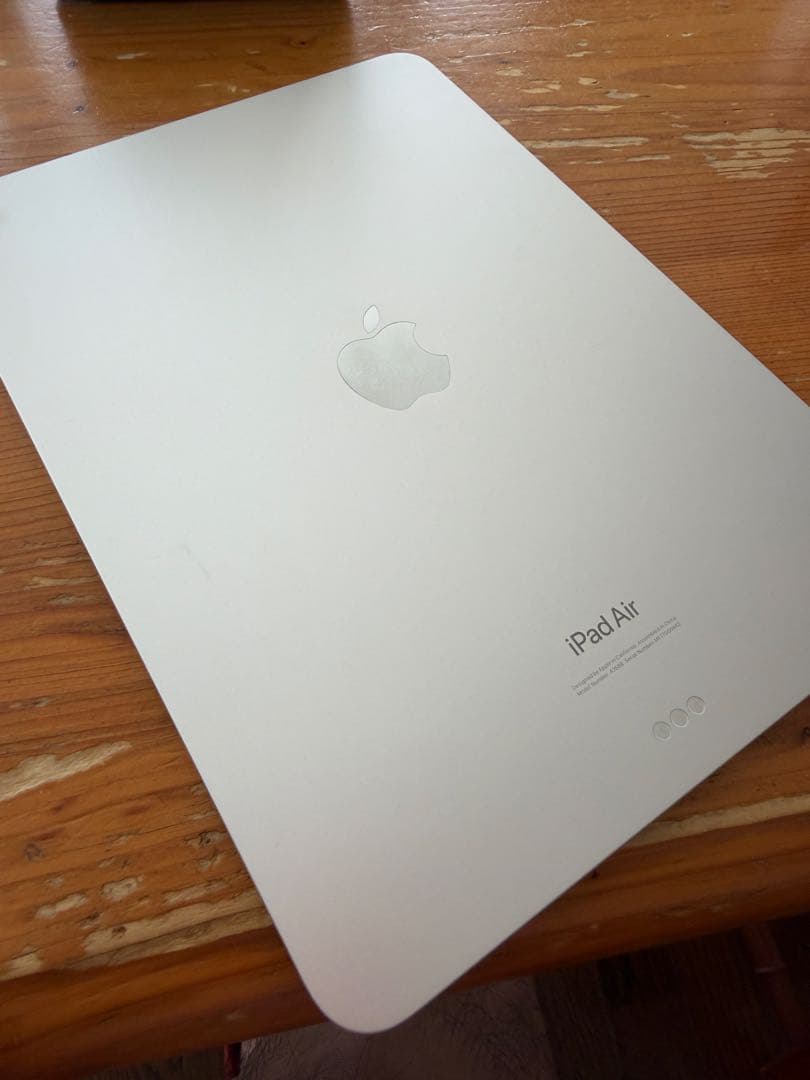 iPad Air (第5世代) Wi-Fi 64GB Starlight