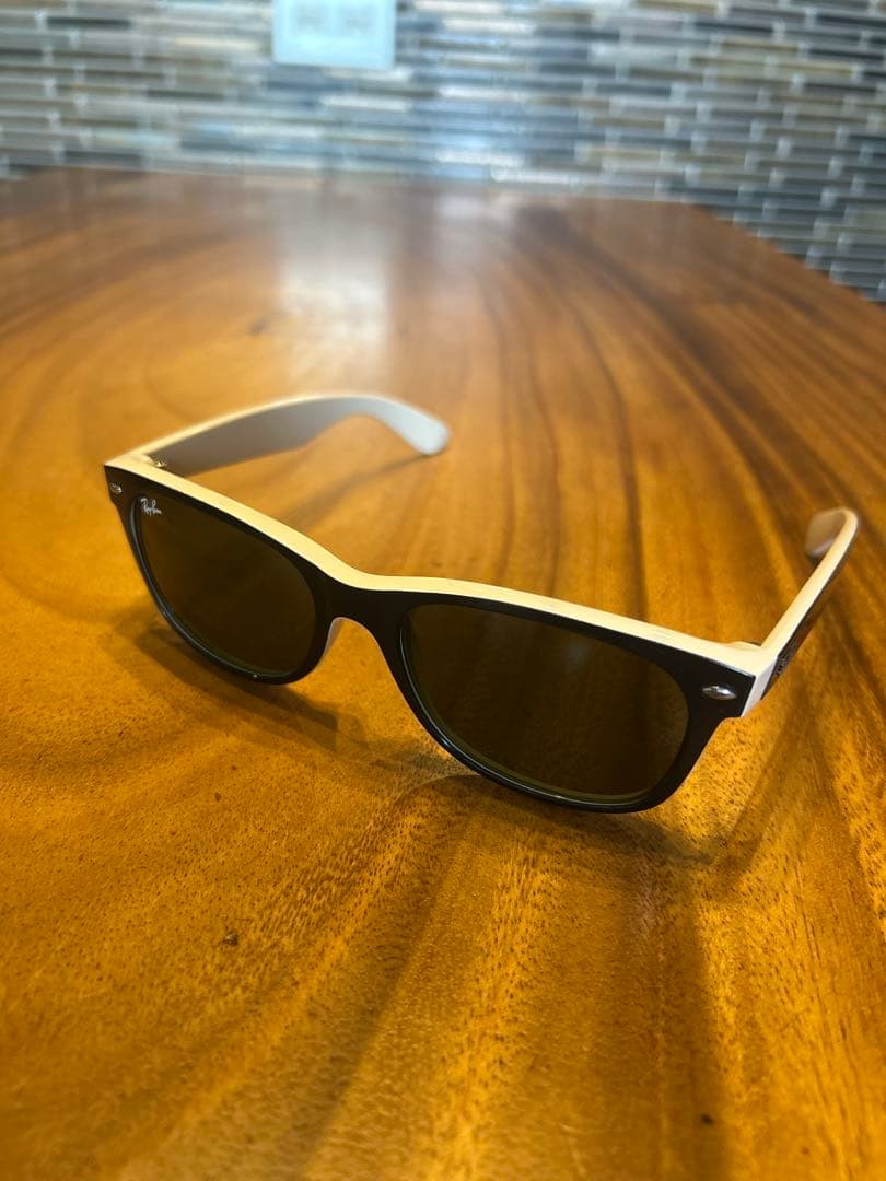 美品　イタリア製　Ray-Ban RB2132 ニューウェイファーラー　レイバン