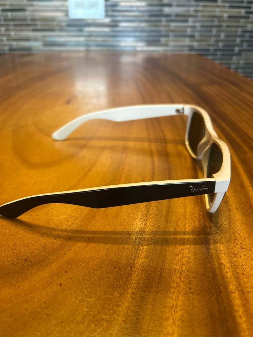 美品　イタリア製　Ray-Ban RB2132 ニューウェイファーラー　レイバン