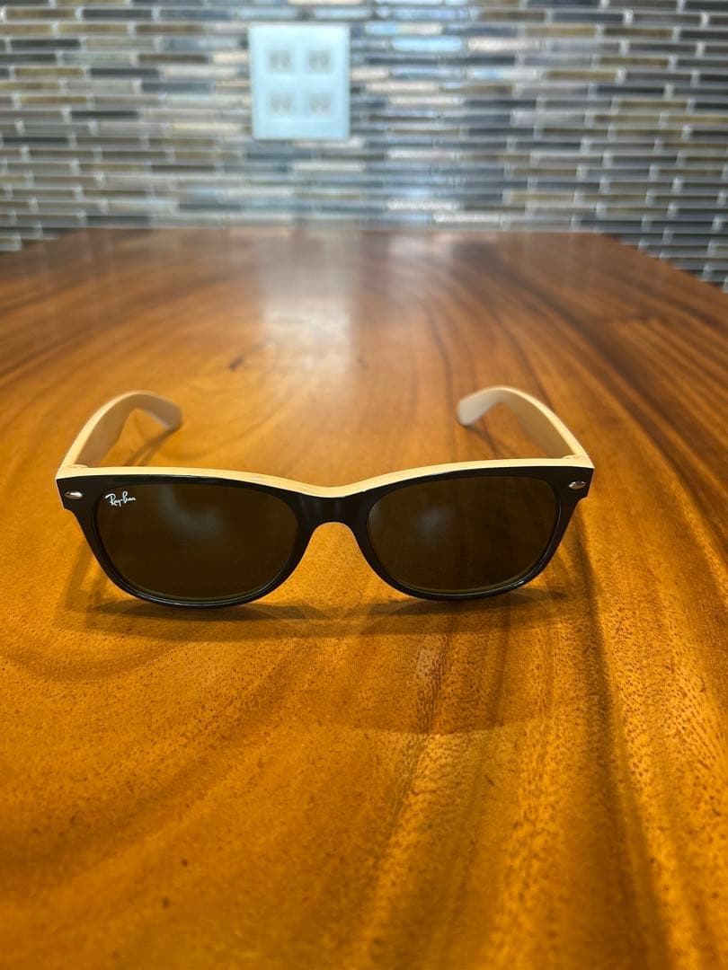 美品　イタリア製　Ray-Ban RB2132 ニューウェイファーラー　レイバン