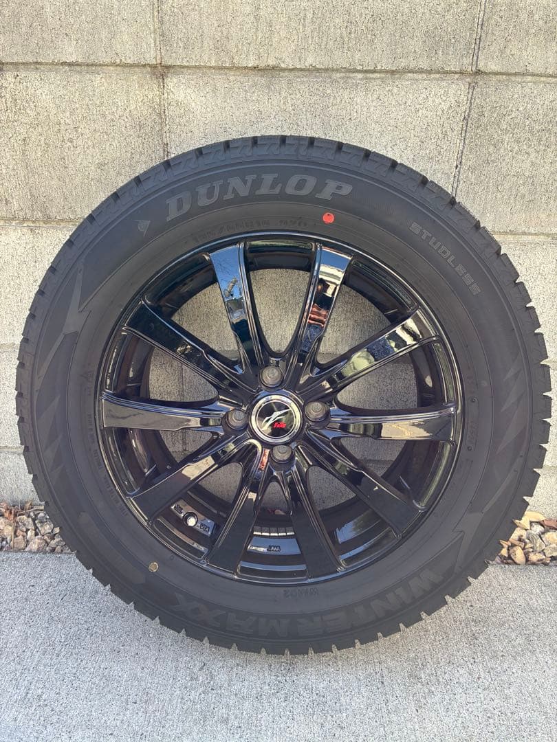 トヨタライズ　ガソリン4穴スタッドレスタイヤ DUNLOP WINTERMAX