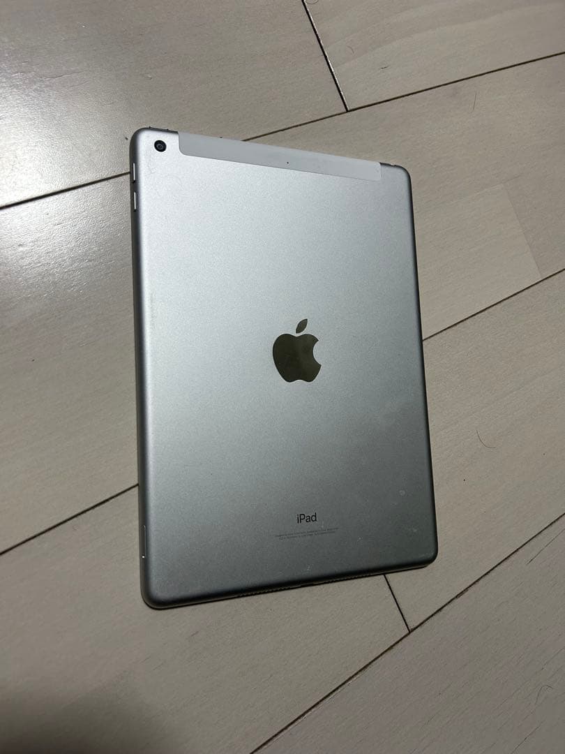 最終値下げ　Apple iPad (第6世代) Wi-Fi 32GB カバー付き
