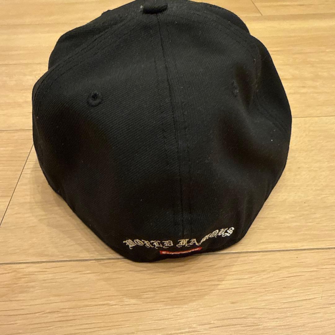 刺繍のSロゴ 黒スナップバックキャップ