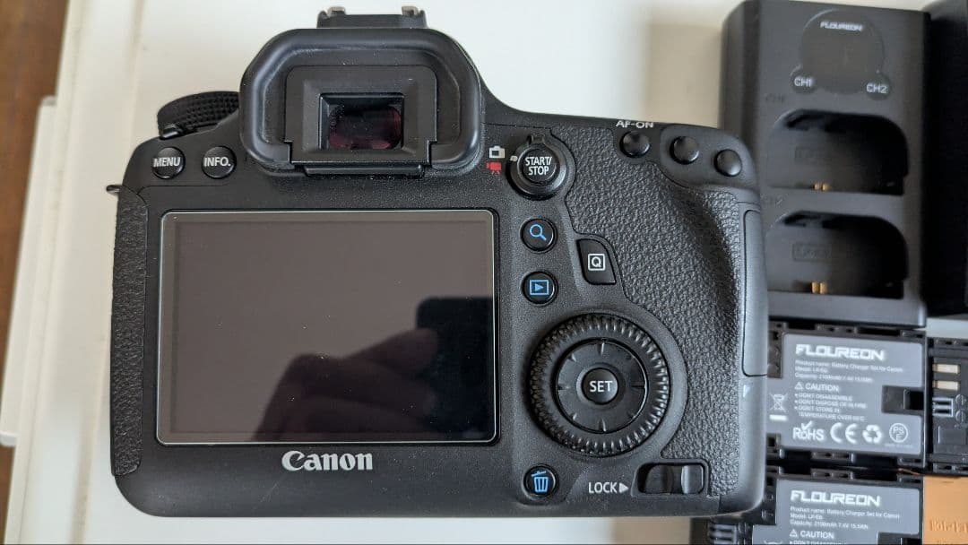 Canon EOS 6D デジタル一眼レフカメラ 本体と付属品